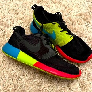 Nike Roshe. Multi color. Size 7.